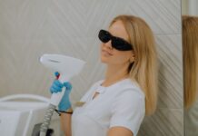 Аппаратный SMAS лифтинг: все, что нужно знать о современном омоложении