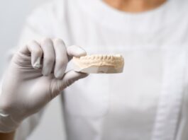 Костная пластика под микроскопом: разбираем сложную процедуру простым языком для будущих пациентов