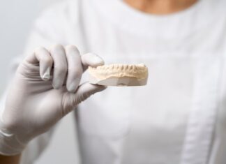 Костная пластика под микроскопом: разбираем сложную процедуру простым языком для будущих пациентов