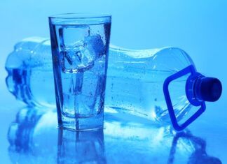 Бутилированная вода: стоит ли переплачивать за бренд?