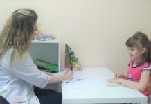 Детский психолог: когда обращаться и как выбрать специалиста