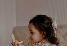 Детская косметика: когда начинать и что важно знать