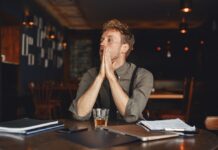 Что делать, если похмелье не проходит: когда нужно обратиться к врачу