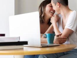 Где познакомиться одиноким мамам и папам?