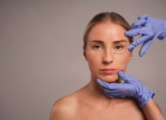 Контурная пластика лица: почему девушки делают эту процедуру