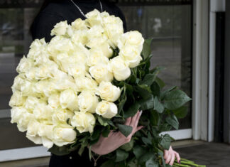 Как выбрать метровые розы для букета: советы по выбору и хранению