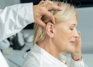 Как правильно выбрать слуховой аппарат: советы экспертов