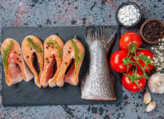 Почему красная рыба стала символом праздничного стола