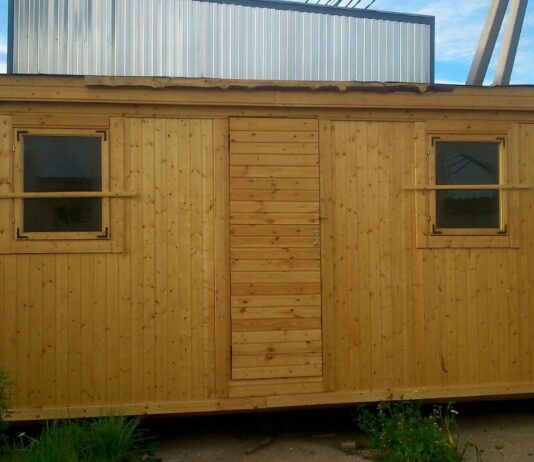 Мобильность и удобство: почему дачники выбирают деревянные бытовки