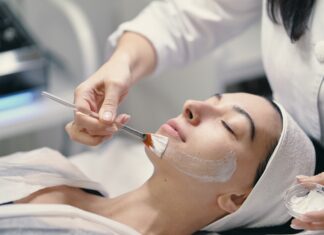 Как понять, какая чистка лица вам нужна: советы косметолога