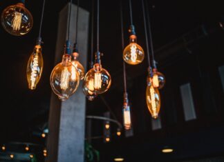 Как правильно подобрать освещение для квартиры: советы от дизайнеров