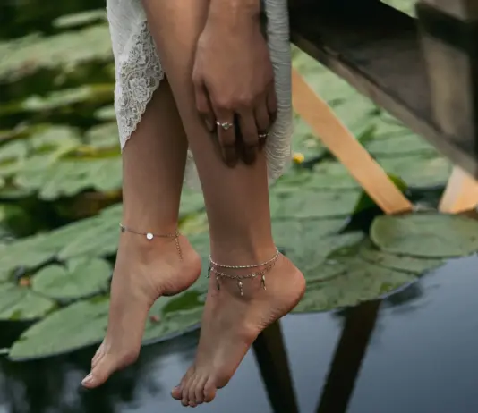 Серебряные браслеты на ногу: на что обратить внимание при покупке