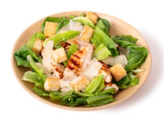 Салат Цезарь с курицей: вкусный и питательный вариант популярного блюда