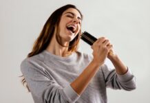 Как взрослому научиться петь: проверенные методики развития голоса и слуха от профессионалов