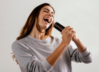 Как взрослому научиться петь: проверенные методики развития голоса и слуха от профессионалов