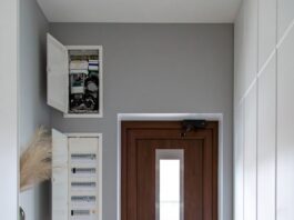 Элитные входные двери из массива дерева: надежность и природная красота