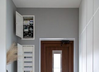 Элитные входные двери из массива дерева: надежность и природная красота