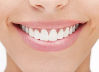 Какие напитки разрушают белизну улыбки