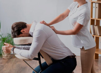 Выездной массаж для офиса: плюсы и лучшие техники для снятия стресса