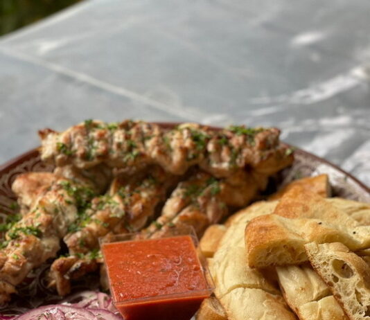 Гриль на колесах кейтеринг: мобильная кухня для любого мероприятия