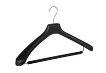 Вешалки из пластика: практичность и универсальность для дома и бизнеса