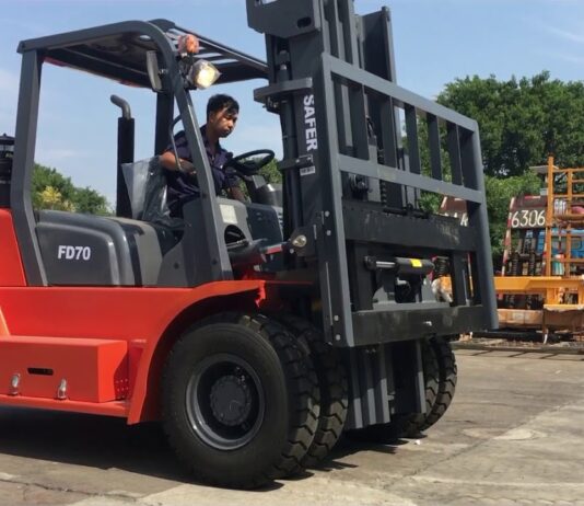 Погрузчик вилочный 5 тонн — особенности, применение и выбор техники